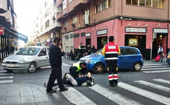 Un ciclista resulta herido en un accidente en el cruce de las calles Juan Carlos I y Antonino Vera