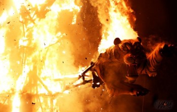 La cremá de la falla mayor de Huerta Nueva puso fin a las fiestas | Jesús Cruces.