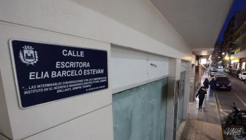 Elia Barceló, una de las mejores escritoras de España, ya tiene una calle en su Elda natal.