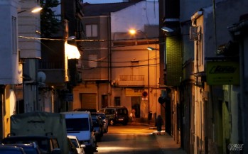 La iluminación de la calle Trinquete tiene más de 40 años.