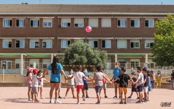 Los pequeños realizan diferentes actividades.