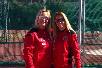 Yolanda Busquier junto a su entrenadora Paula García.