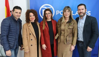 Manuela Soriano, en el centro, junto al resto de ediles del PP esta legislatura | J.C.