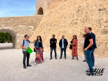 El arqueólogo municipal, Juan Carlos Márquez, ha guiado la visita. 