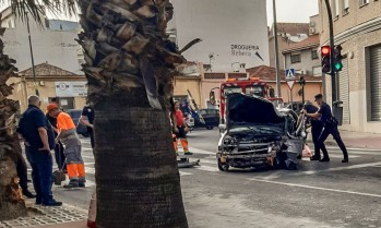 El coche ha sufrido graves daños. 