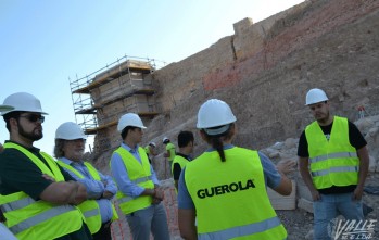 Alfaro y los diferentes concejales del Ayuntamiento observan el estado de los trabajos de restauración | A.J.
