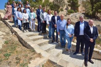 Ponce junto a parte de la lista electoral.