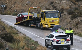Accidente por la salida del Guirney de la autovía  a causa de la lluvia