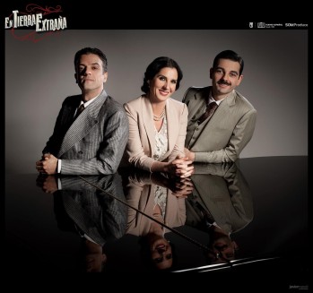 Alejandro Vera junto a Diana Navarro y Avelino Piedad en el cartel promocional.