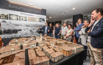 La exposición cuenta con una réplica de la ciudad | J.C.