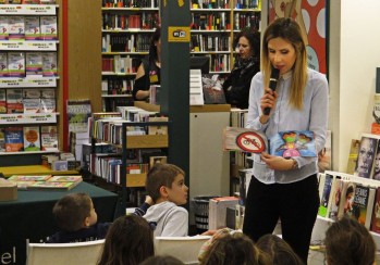 La petrerense Isa Romero presentó su álbum ilustrado Cienmanos