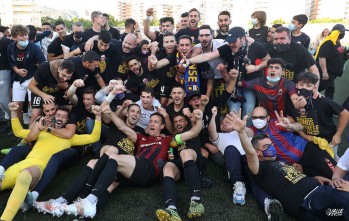 Imagen de la euforia tras conseguir el ascenso. 