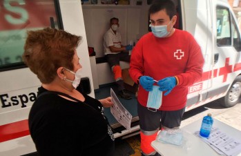 Cruz Roja Petrer ayuda a 96 personas al día