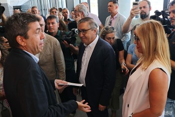 Carlos Mazón e Irene Navarro en la visita al centro | Marta Maestre.