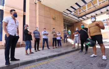 Los comerciantes están molestos por no poder trabajar.