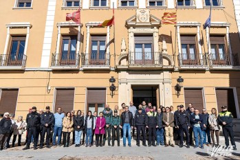 El acto ha tenido lugar a las puertas del Ayuntamiento de Elda | Nando Verdú. 