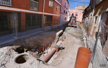 Reparan el socavón de la calle Almazaras