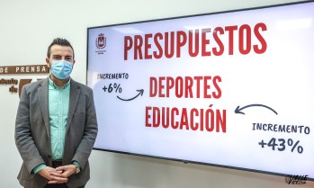 El concejal de Deportes y Educación, Fernando Gómez, ha expuesto los presupuestos para ambas concejalías en el 2022 | J.C.