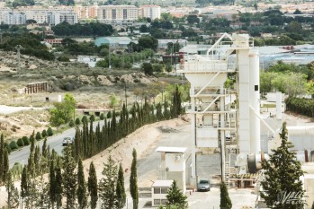 Imagen de la planta asfáltica que se está construyendo en Elda.