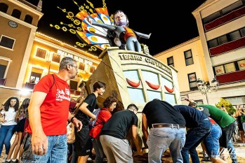 La Falla Oficial se ha levantado al tombe | Nando Verdú.