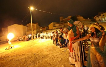 Carasses Teatro recreó la lucha entre Cristianos y Moros por el Castillo y Elda | Jesús Cruces.