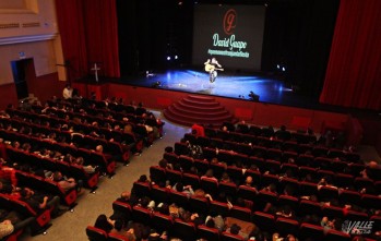 Ahora las personas con deficiencia auditiva podrán disfrutar del teatro sin impedimentos | Jesús Cruces.