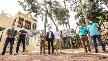 El alcalde y el edil de Obras con el equipo técnico y los arquitectos que han diseñado la reforma 