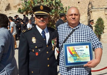El Policía Local de Petrer José Ramón Juan Sala recibe una distinción de la Policía Nacional de Alicante