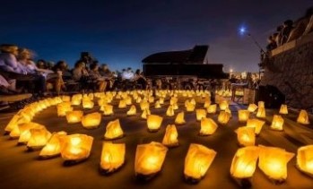 200 velas iluminarán esta noche la Plaza de la Constitución en el concierto del pianista David Gómez
