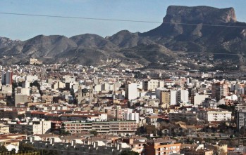 Las  familias en riesgo de exclusión de Elda recibirán 150 euros