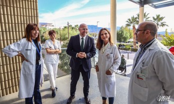 El secretario autonómico de Sanidad, Paco Ponce, ha visitado hoy el Hospital de Elda | J. C. 